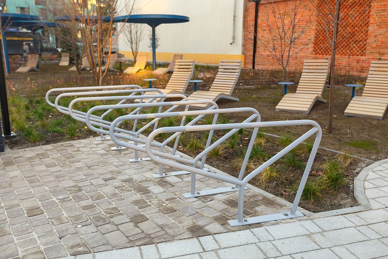 Возле института культуры в Тюмени открыли новый благоустроенный сквер