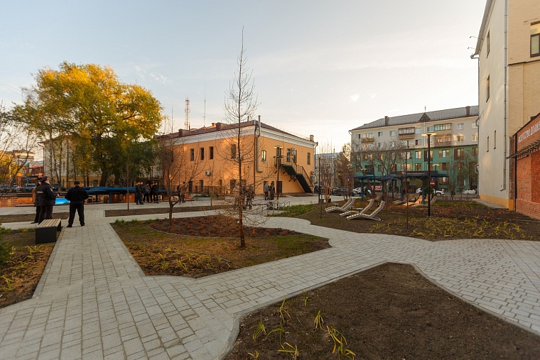 Возле института культуры в Тюмени открыли новый благоустроенный сквер