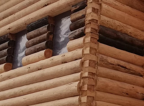 Тюменская семья восстанавливает сельский клуб в Ярковском районе