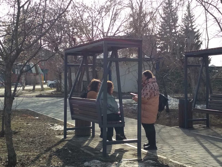 Обновление сквера у Свято-Троицкого монастыря завешено