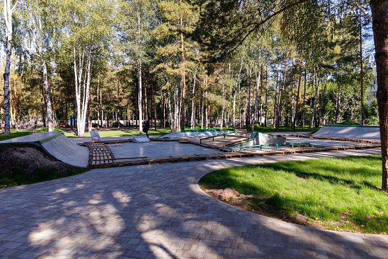 В Школьном сквере Тюмени появятся памятник учителю и памп-трек