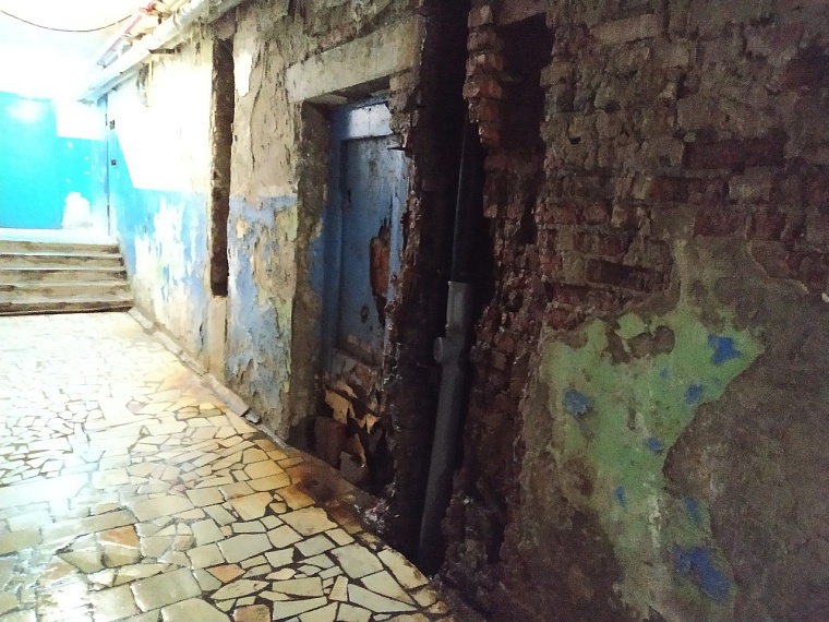 Высотки с душком. В домах поселка Рощино уберут самовольную канализацию