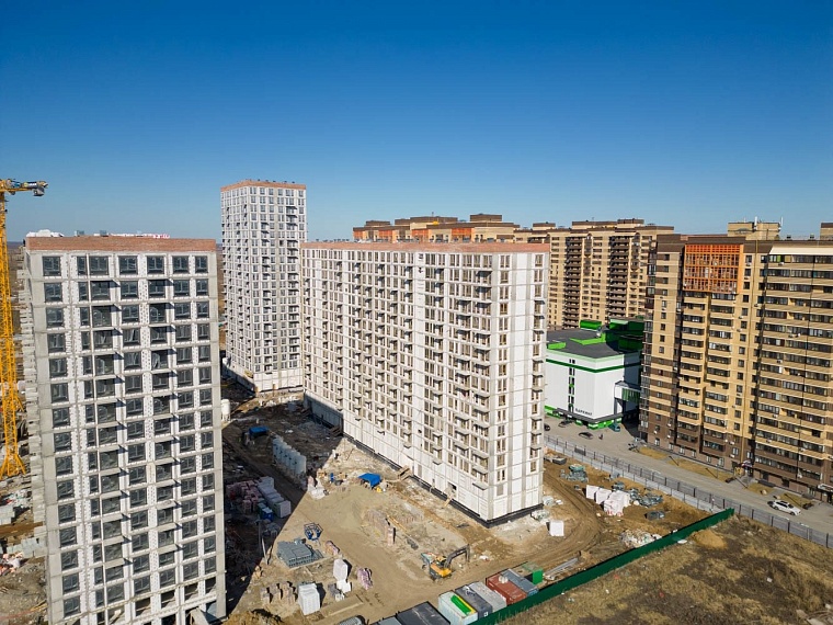 В первой очереди жилого комплекса на Чаркова завершается монтаж лифтов