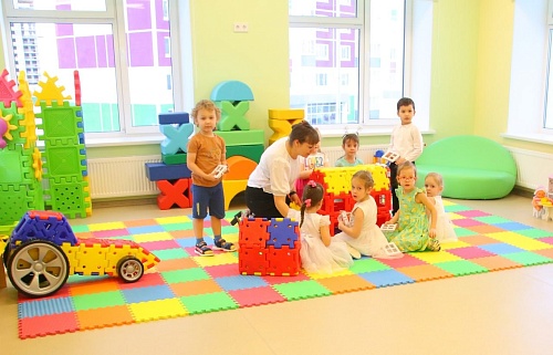 В Тюмени застройщики возведут 10 детских садов в рамках КРТ