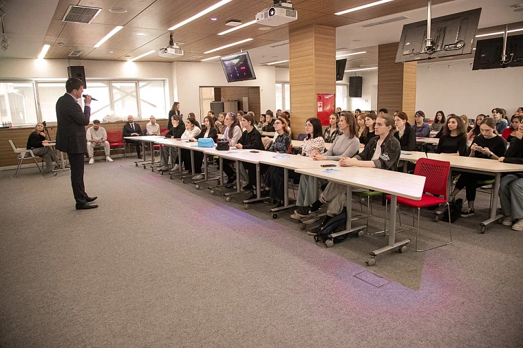 Будущие телезвезды овладевают секретами профессии на базовой кафедре телевидения и медиапроизводства «Сибинформбюро»