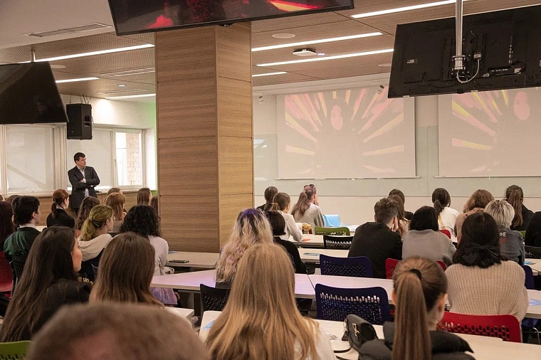 Будущие телезвезды овладевают секретами профессии на базовой кафедре телевидения и медиапроизводства «Сибинформбюро»