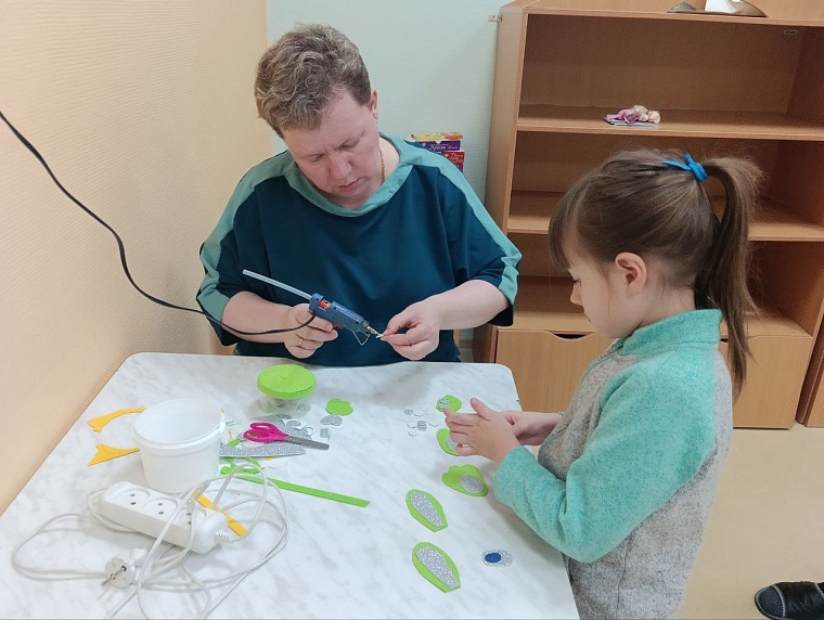 В «Роднике» дети создают игры и сюрпризы из вторичного пластика