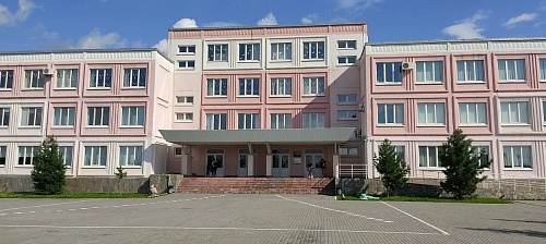 Из тюменской гимназии одновременно уволились сразу 12 учителей