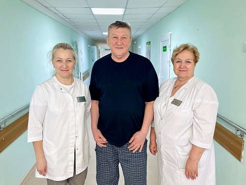 Тобольские врачи спасли водителя с инсультом