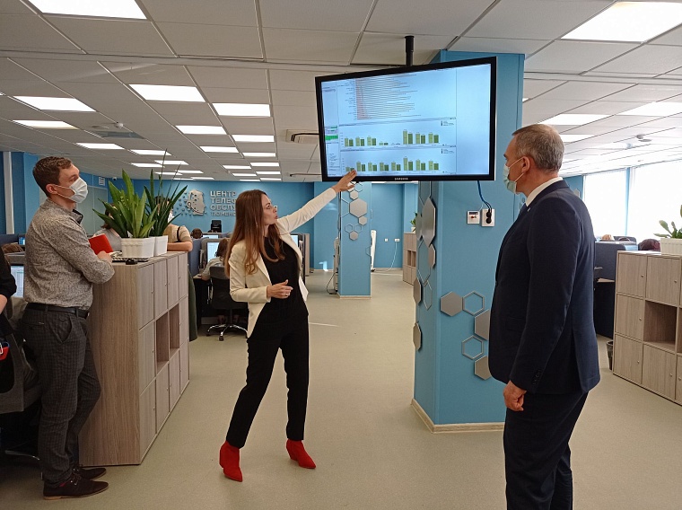 Номер 122. В городской кол-центр тюменцы могут обратиться с любой проблемой