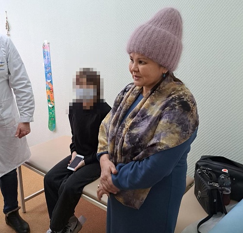 Девочку из Тюменской области, живущую с редким диагнозом, госпитализируют в Москве