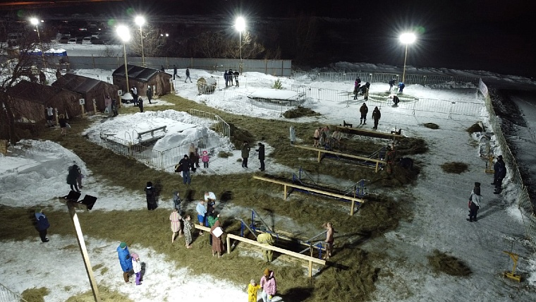 Крещенские купания в Тюмени на озере Липовом собрали около трехсот человек