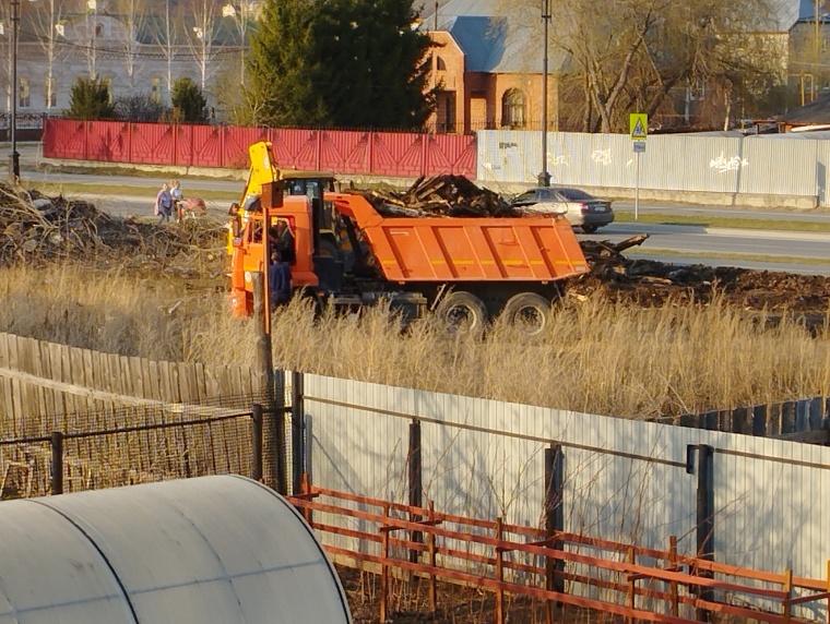 В Тобольске расчищают свалку на месте бывшего дома Абдулова