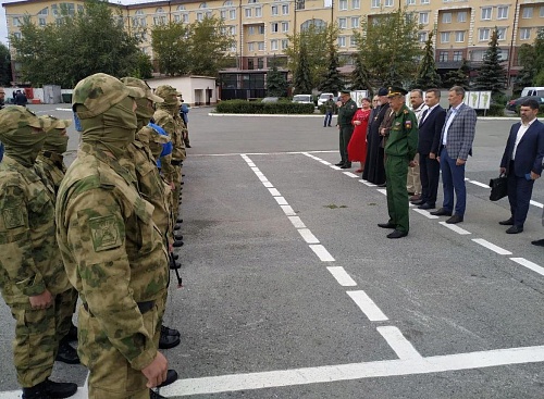 Только сибиряки смогут переломить хребет врагу: из Тюмени в войска отправилась очередная группа контрактников