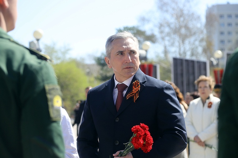 Тюменцы возложили венки к Вечному огню мемориального комплекса «Память». Фоторепортаж