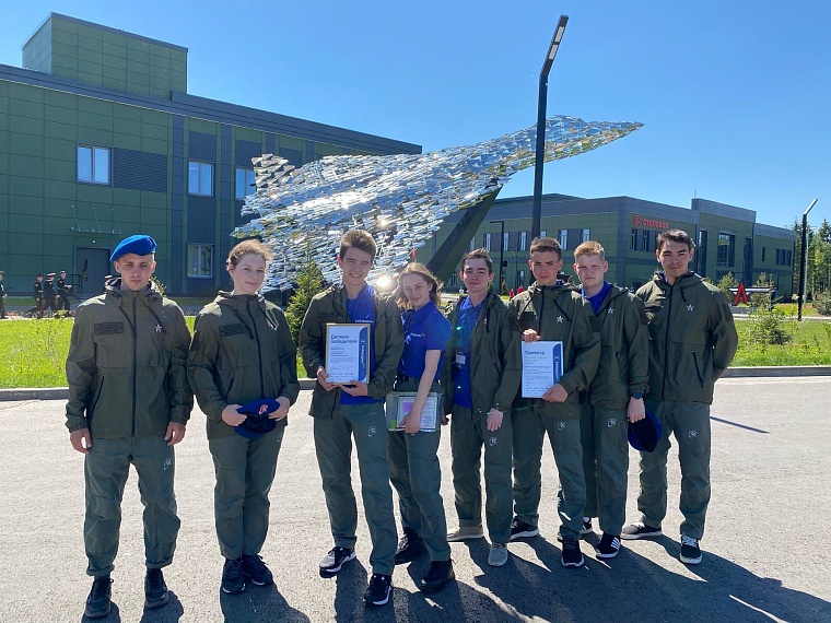 Тюменская команда пилотов квадрокоптеров вошла в полуфинал "Кибердрома"