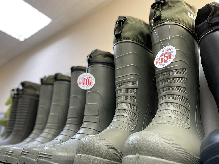 Тюменский пенсионер приобрел партию зимней обуви для участников СВО