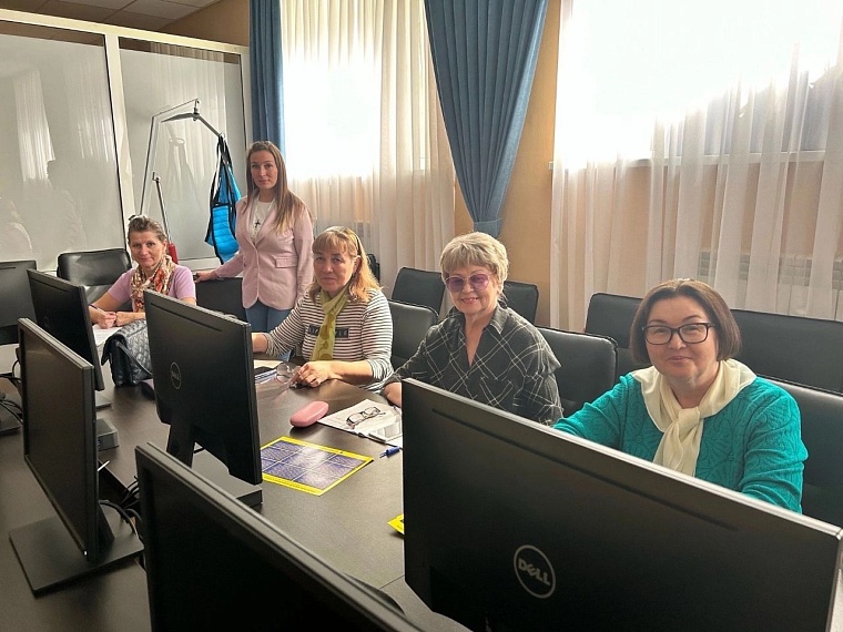 Волонтеры одного из ведущих банков провели серию уроков для старшего поколения