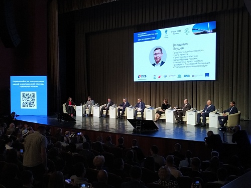 Владимир Якушев: Субъекты УрФО активно взаимодействуют с ЛНР и ДНР