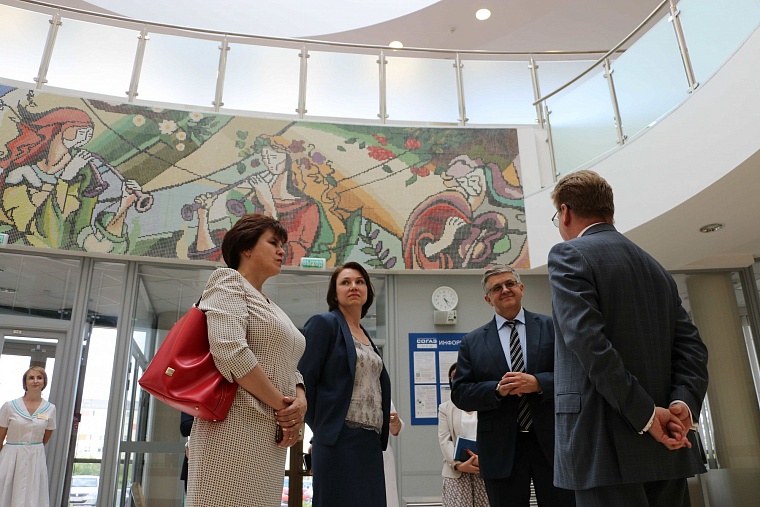 Замглавы Минздрава оценил тюменские достижения и некоторые нашел передовыми