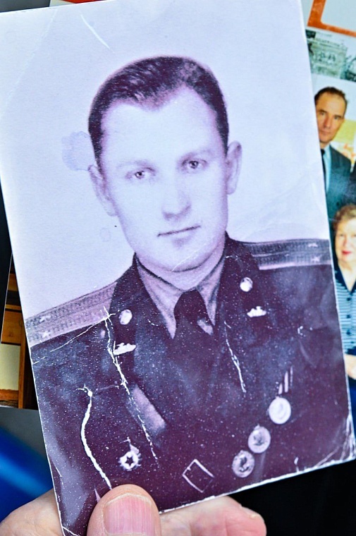 Александр Моор поздравил героя Курской и Сталинградской битвы