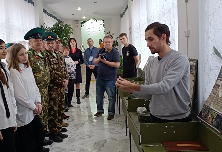 В ЛНР передали родственникам медальон, найденный тюменскими поисковиками