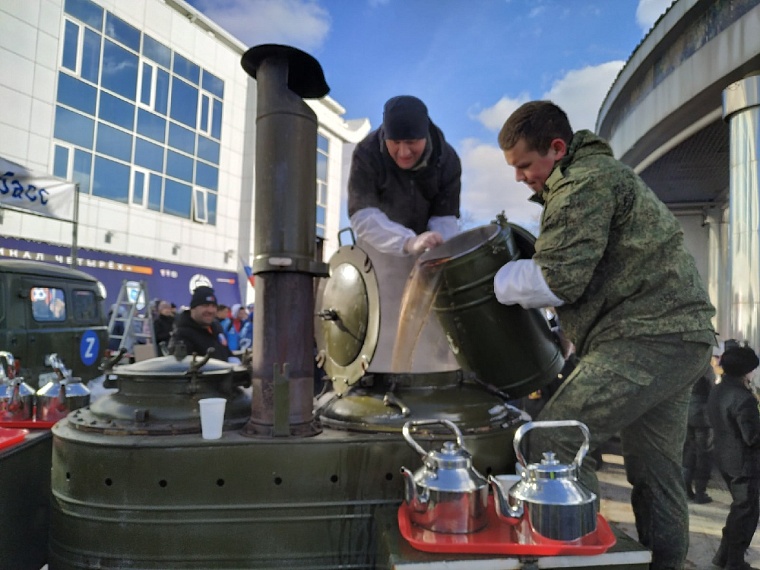 На концерте в честь присоединения Крыма в Тюмени выступил губернатор Александр Моор