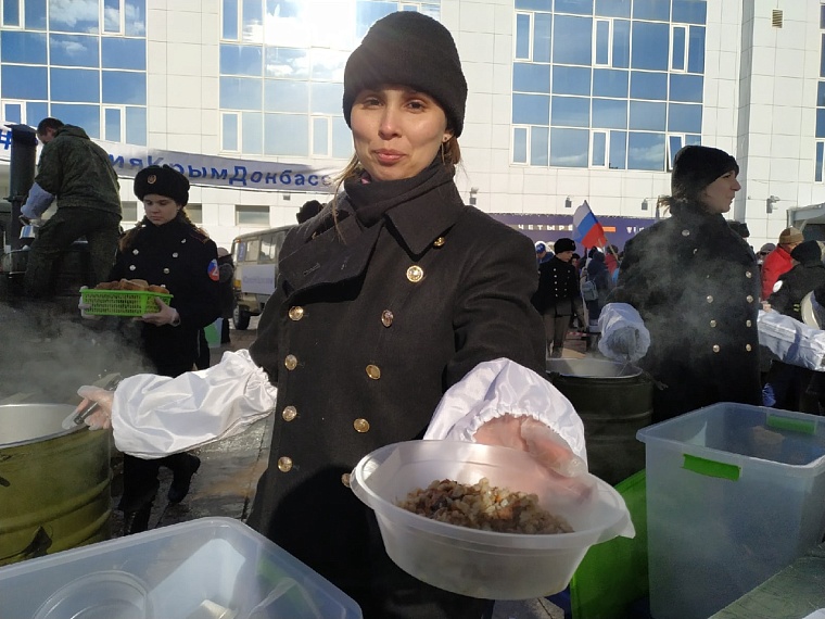 На концерте в честь присоединения Крыма в Тюмени выступил губернатор Александр Моор