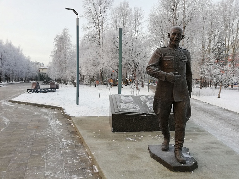 В Тюмени педагоги проводят уроки в новых скверах