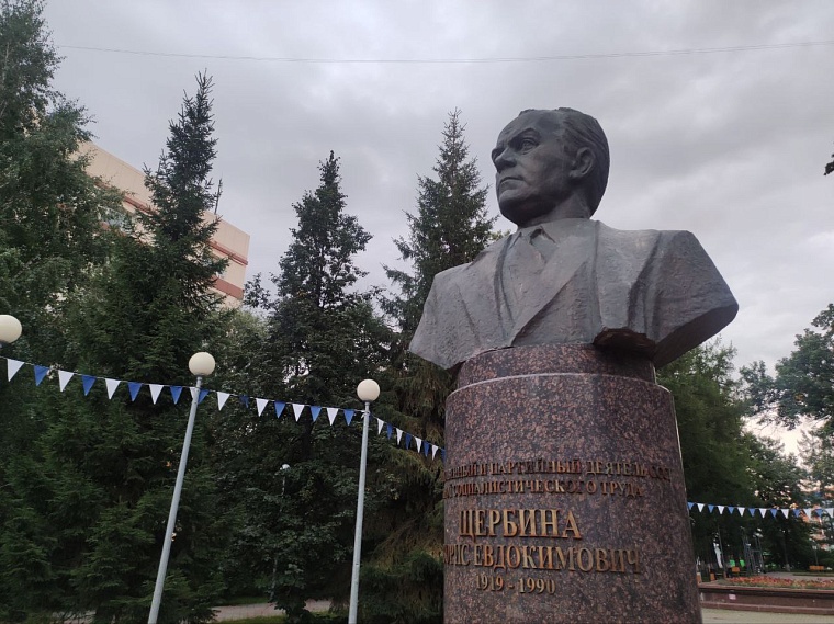 Дважды переименованная и трижды перегороженная: о чем еще заставит грустить улица Немцова в Тюмени