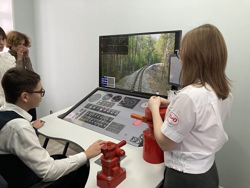 Тюменские школьники "примерили" профессии железнодорожников