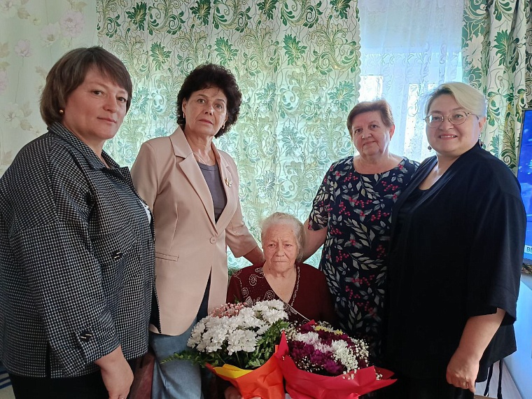 В Упоровском округе ветеран Анна Наговицына отмечает 100-летний юбилей