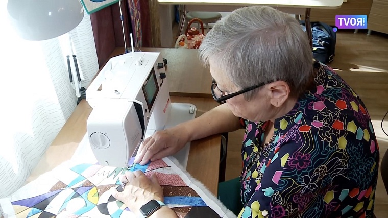 У тюменской пенсионерки живет кот, который любит плавать