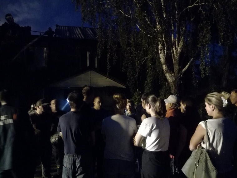 Жителей горевшего дома на Камчатской разместили в гостинице