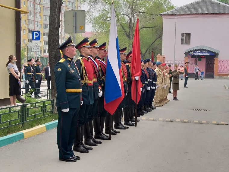 Тюменские патриоты провели парад под окнами ветерана Великой Отечественной войны