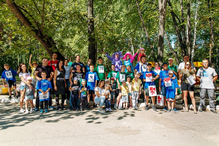 Тюменцы прибрали территорию в районе парка у ДК «Водник»