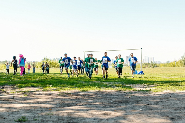 Тюменцы прибрали территорию в районе парка у ДК «Водник»