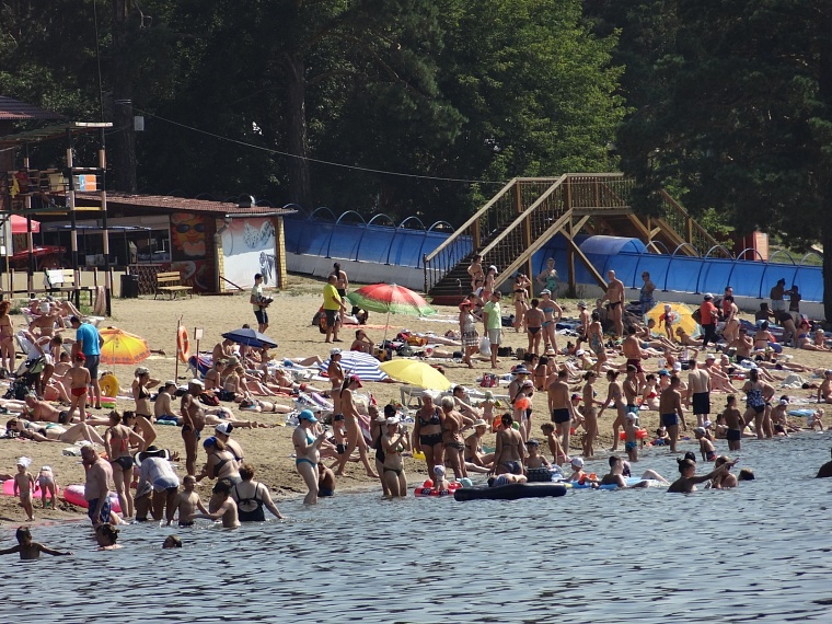 В жару тюменцам напомнили, где разрешено купаться