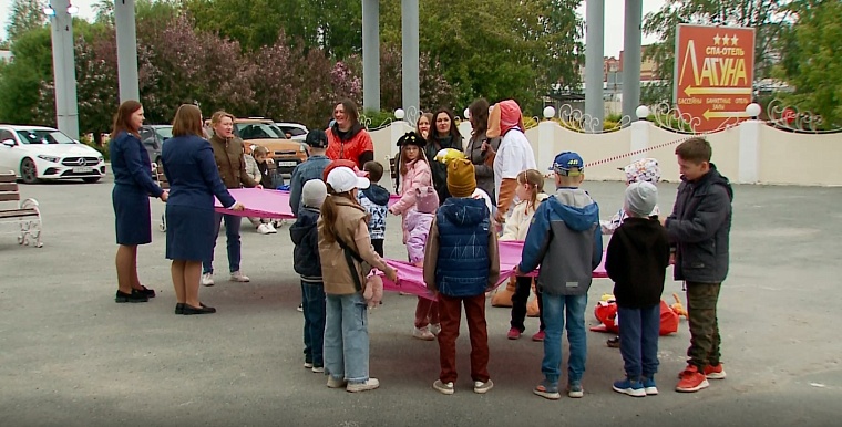Детский праздник устроил для маленьких тюменцев благотворительный фонд «Дом добра»