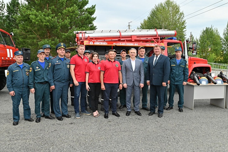 Александр Моор встретился с героями-пожарными в Большом Сорокино