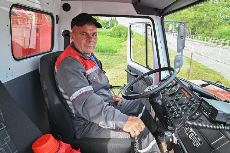 Александр Моор встретился с героями-пожарными в Большом Сорокино