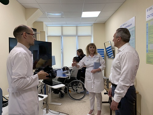 Александр Моор оценил капремонт поликлиники на улице Пермякова в Тюмени