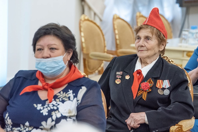 Александр Моор поздравил ветеранов пионерского движения