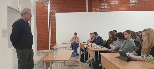 Тюменским студентам рассказали, какими качествами должен обладать журналист-расследователь