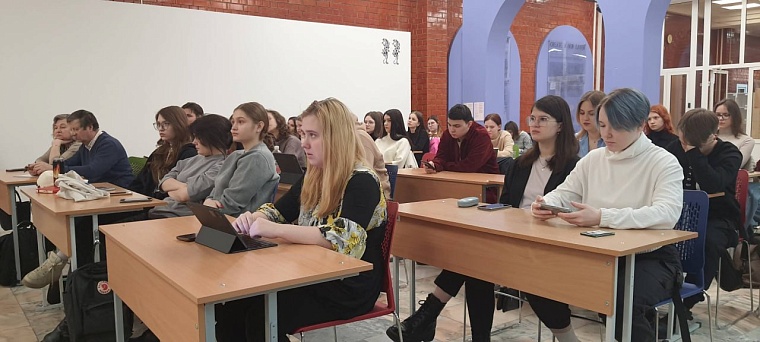 Тюменским студентам рассказали, какими качествами должен обладать журналист-расследователь