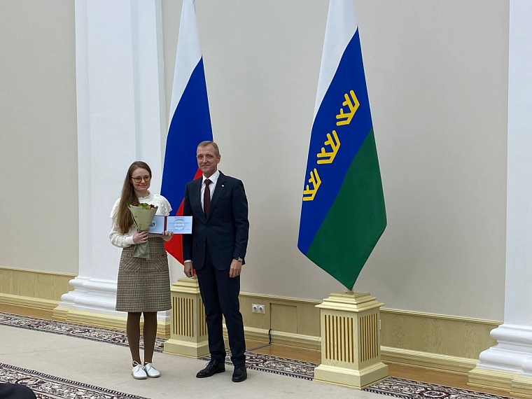 Лучшим студентам и аспирантам вручили стипендии губернатора Тюменской области