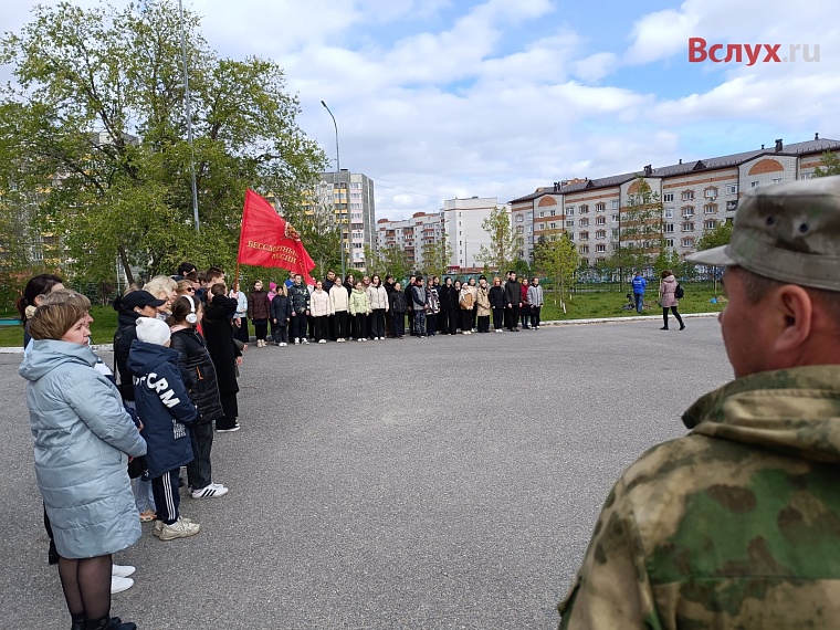 У тюменской школы посадили первые "Папины берёзки"