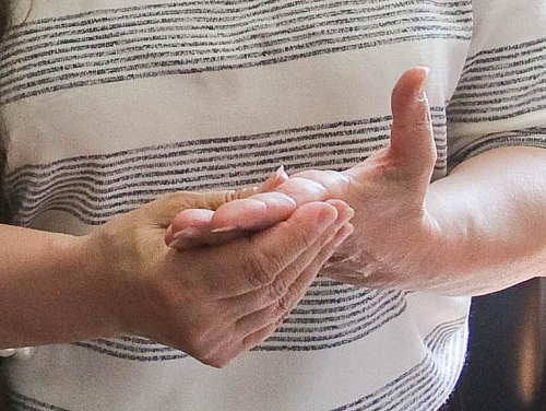 Тюменский психолог объяснила, как распознать ложь человека