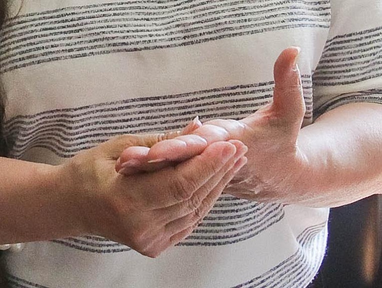 Тюменский психолог объяснила, как распознать ложь человека