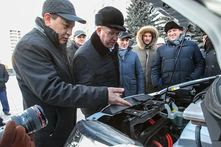 Тюменцам показали автобус будущего